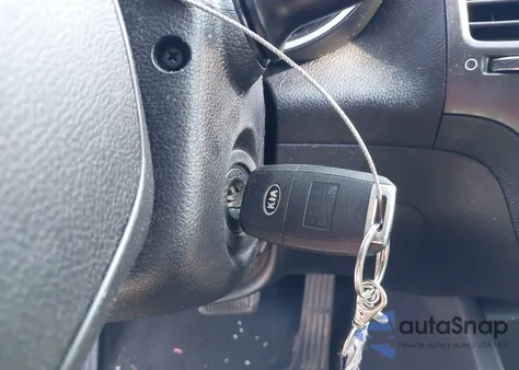 2017 Kia Forte Lx z USA, uszkodzony, nr VIN 3KPFK4A76HE043087